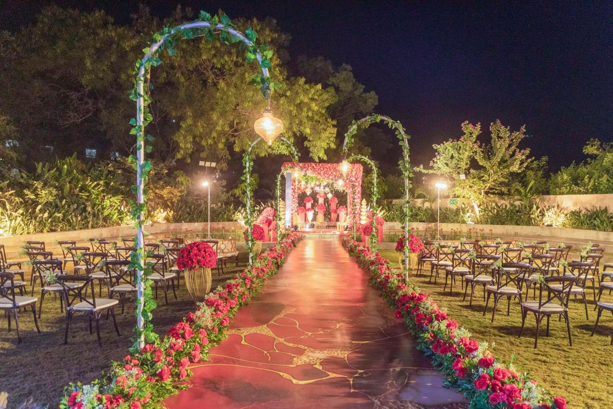 Radisson Blu Hotel & Spa, Nashik Exterior foto